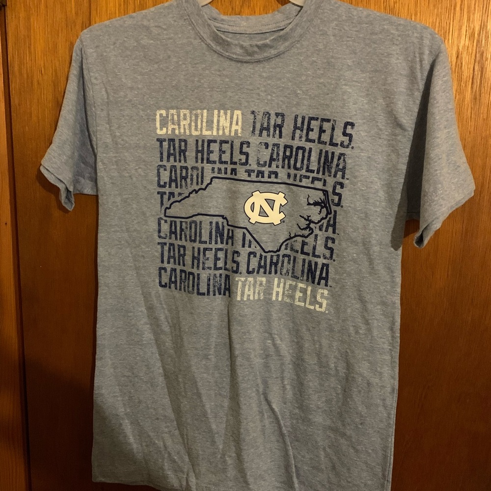 Carolina Tar Heels shirt size medium.